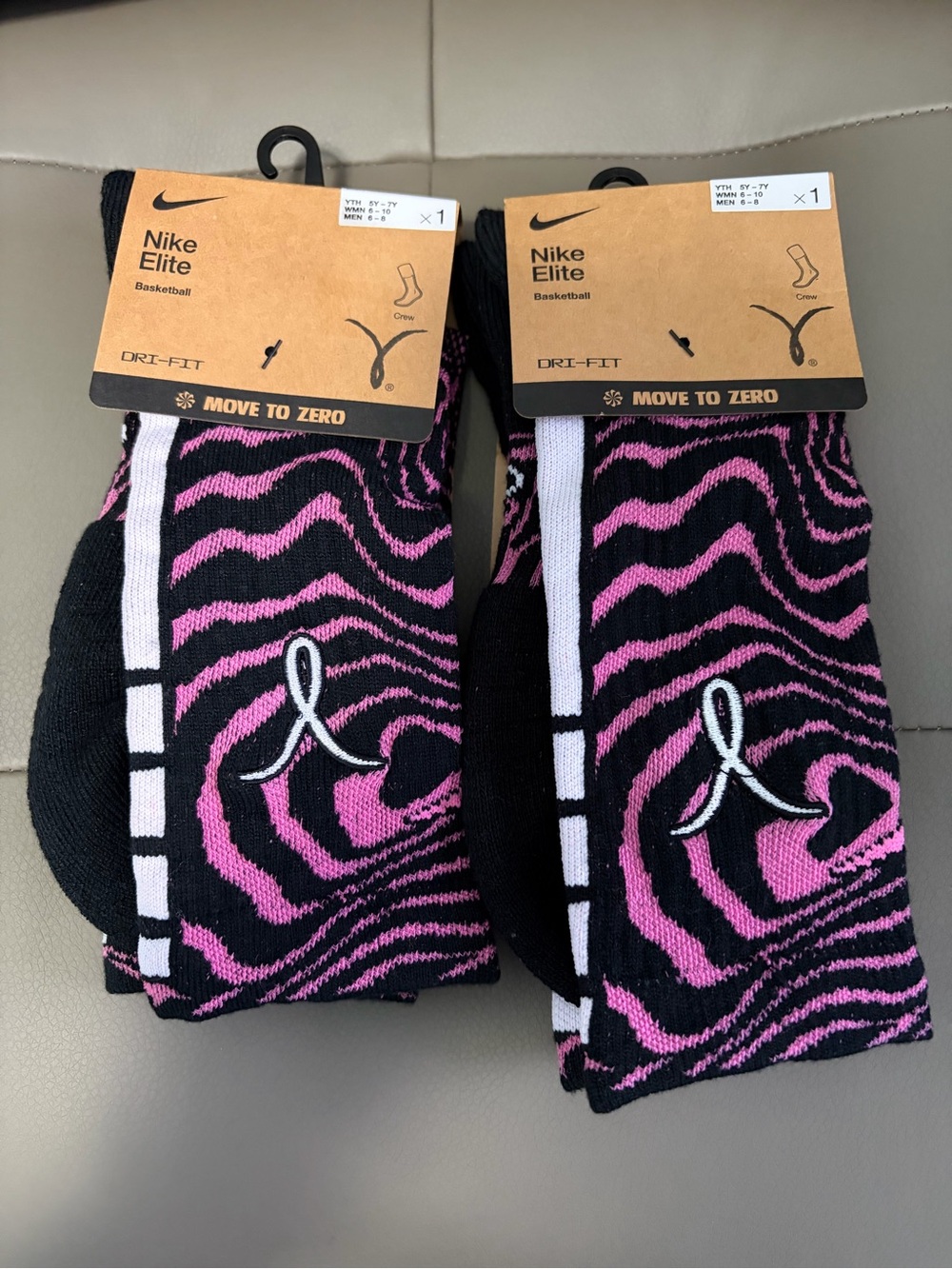 BNWT NIKE ELITE BASKETBALL CREW SOCKS 2 PAIRS BREAST CANCER FZ3074-600 MEDIUM(M)
